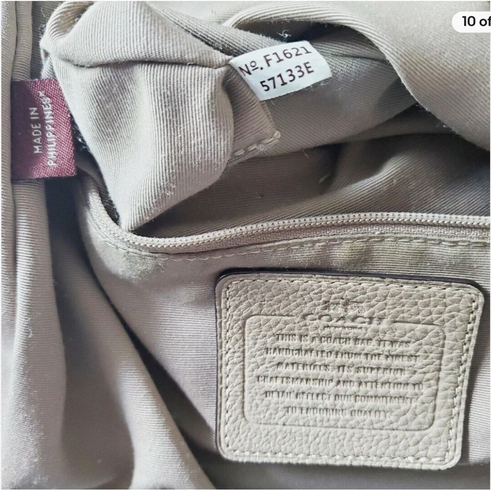 Authentic Coach Charlie Shoulder Bag in pebbled leather - Picture 5 of 11